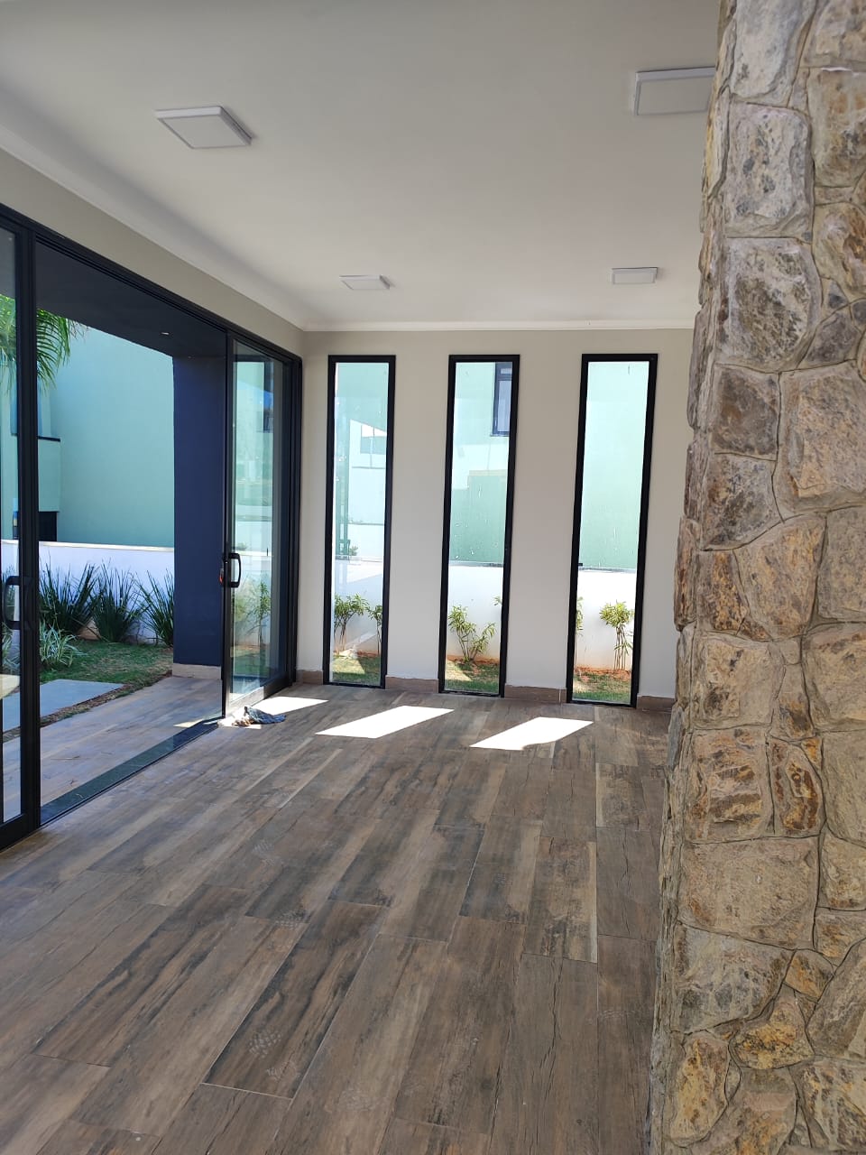 Casa 4 Quartos para Venda no Setor Iate - Santa Cristina XIII — foto