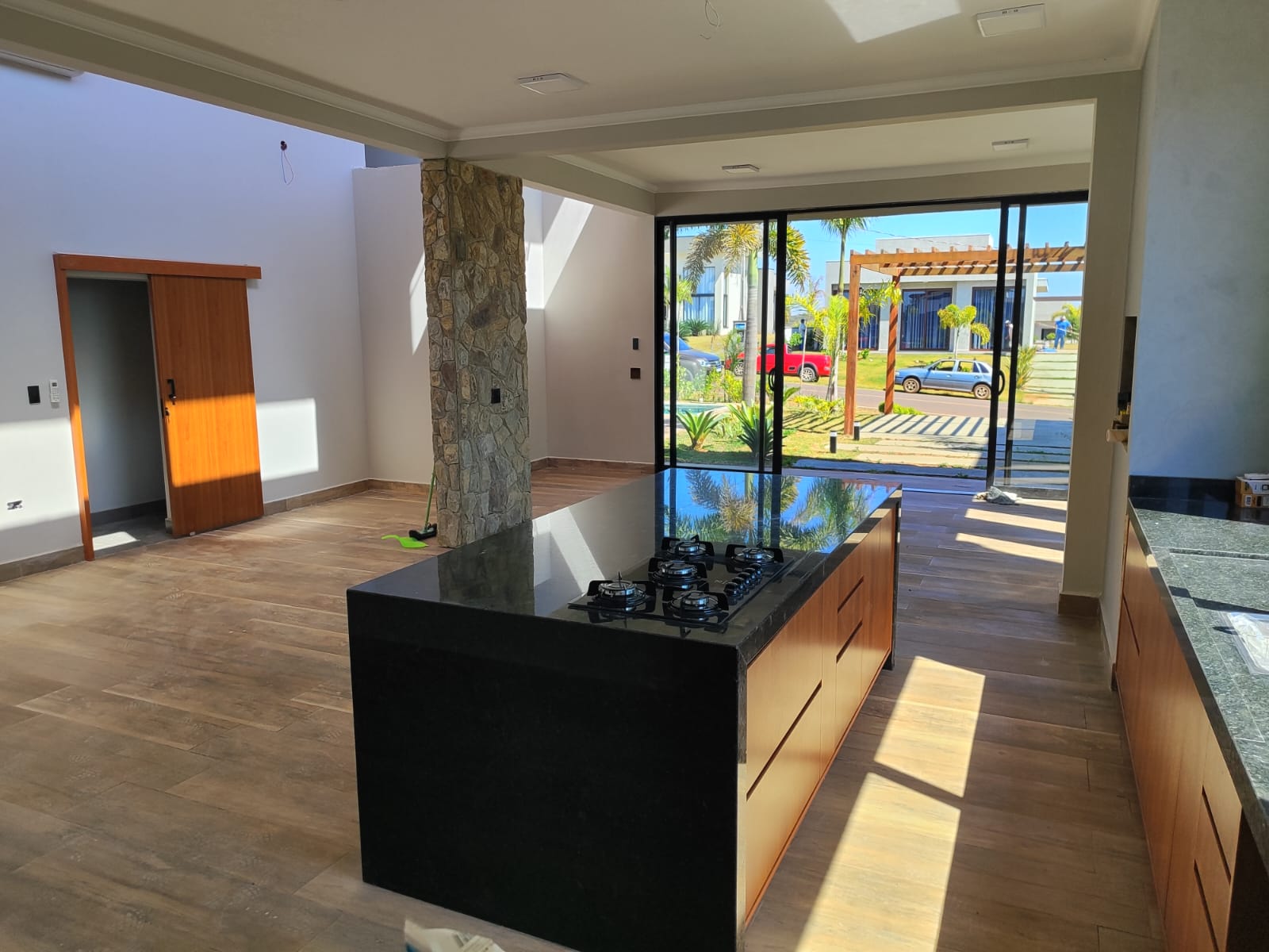 Casa 4 Quartos para Venda no Setor Iate - Santa Cristina XIII — foto