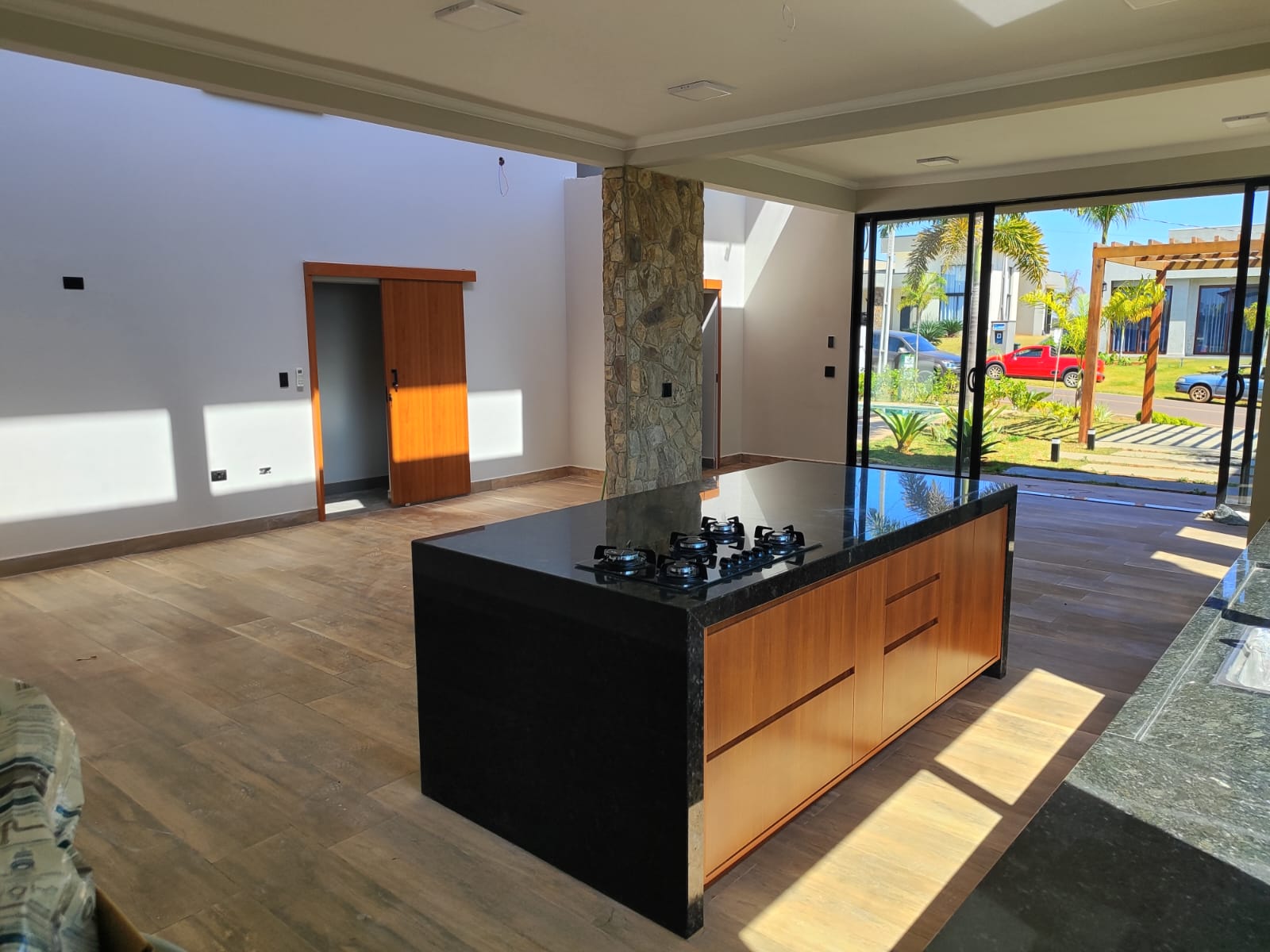 Casa 4 Quartos para Venda no Setor Iate - Santa Cristina XIII — foto