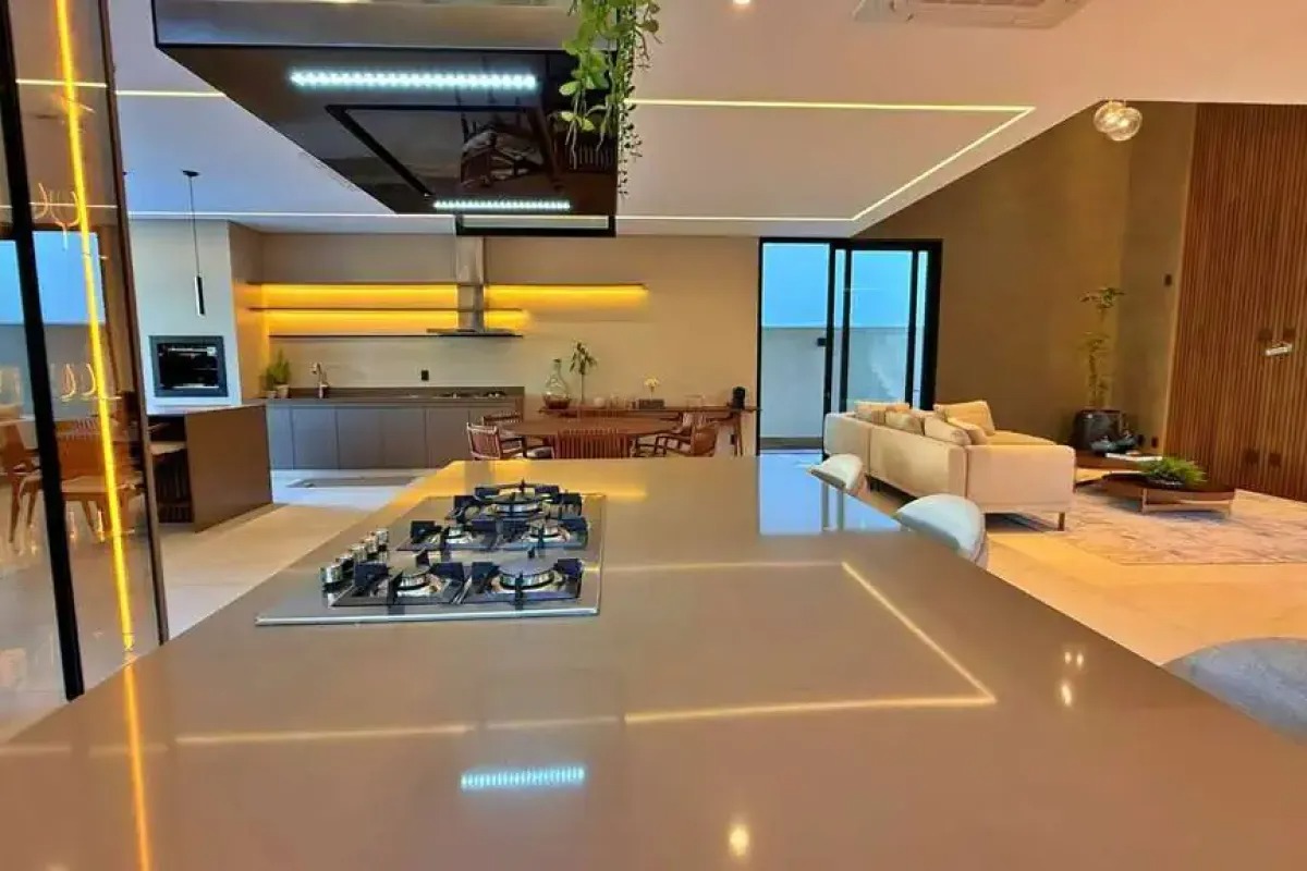 Sobrado em frente ao Lago com 4 Quartos, 452 m² à Venda no Condomínio Mirante do Lago — foto