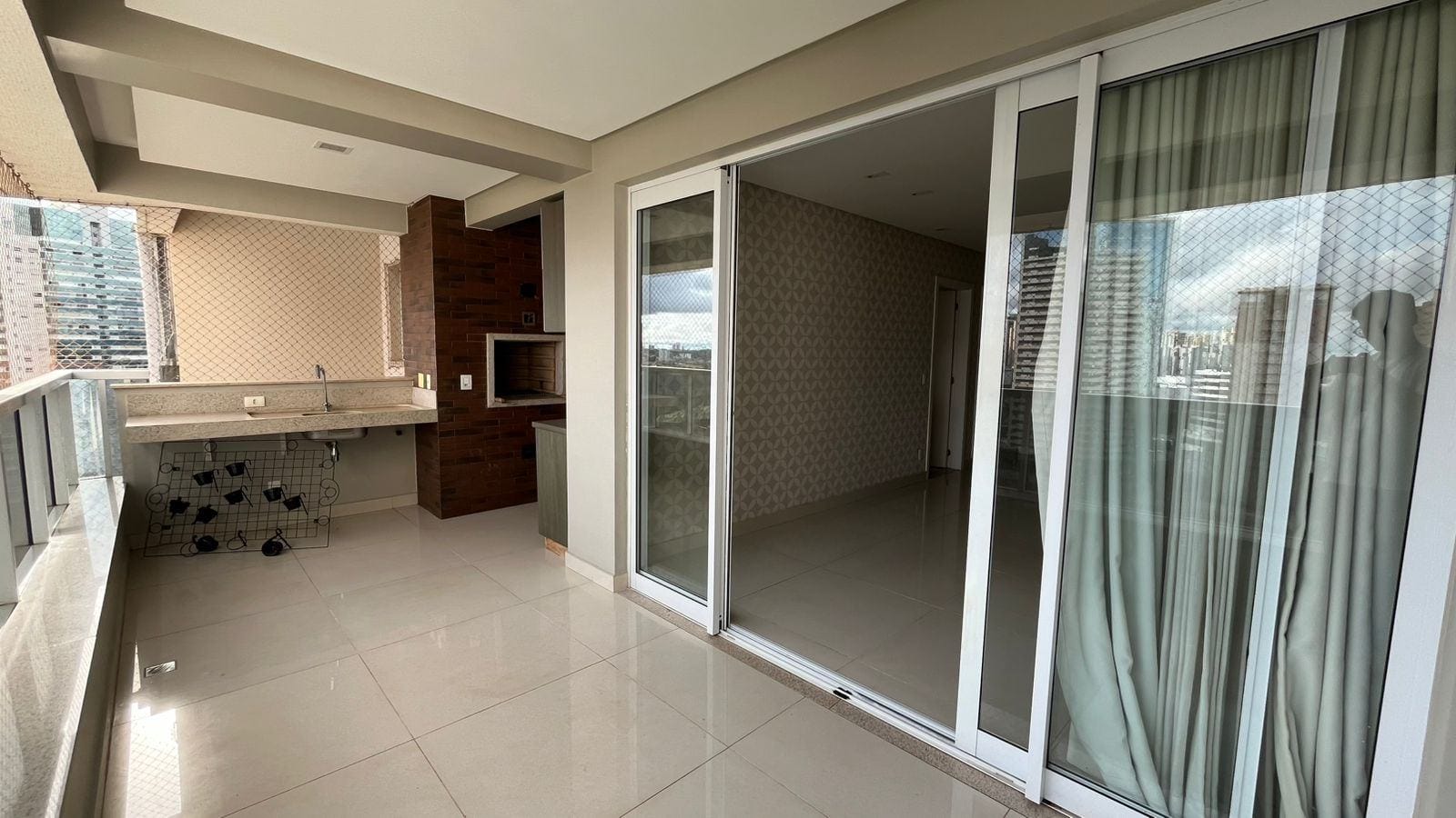 Apartamento para locação, 03 suítes, 02 vagas de garagem no Jardim Goiás, Goiânia, GO (Cópia) — foto