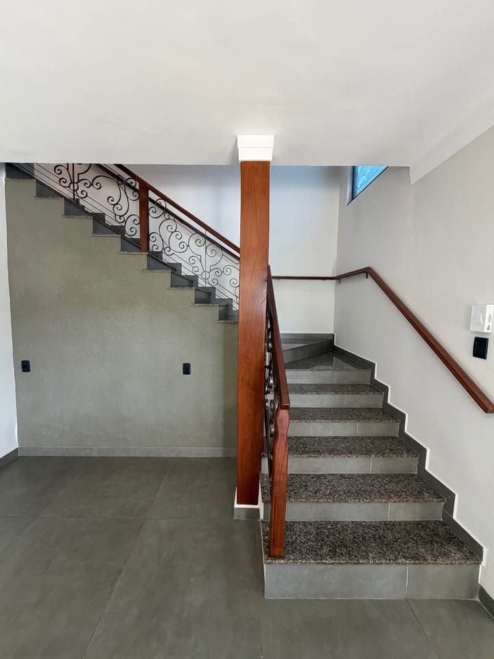 Sobrado Geminado para Locação com 3 Quartos | Dourados/MS — foto