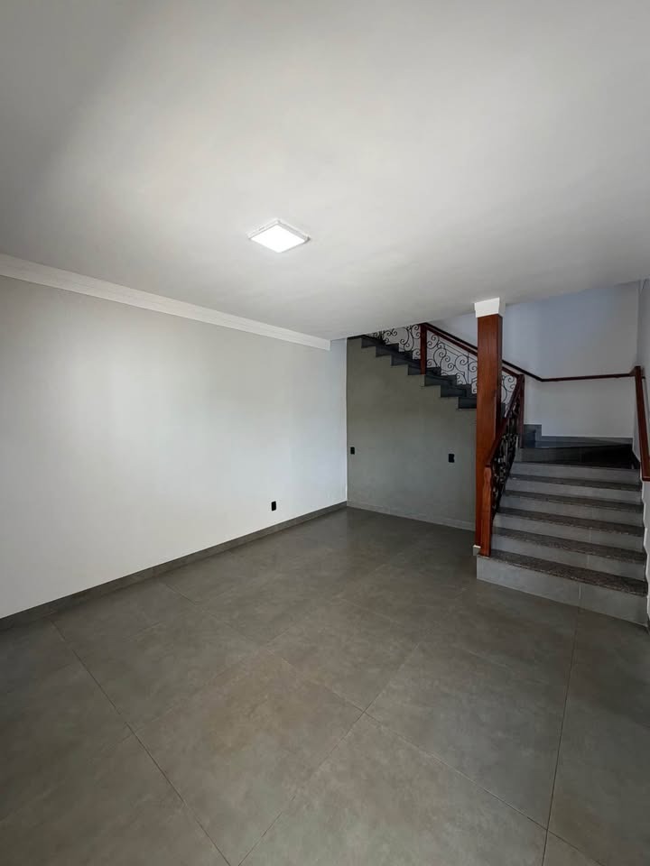Sobrado Geminado para Locação com 3 Quartos | Dourados/MS — foto