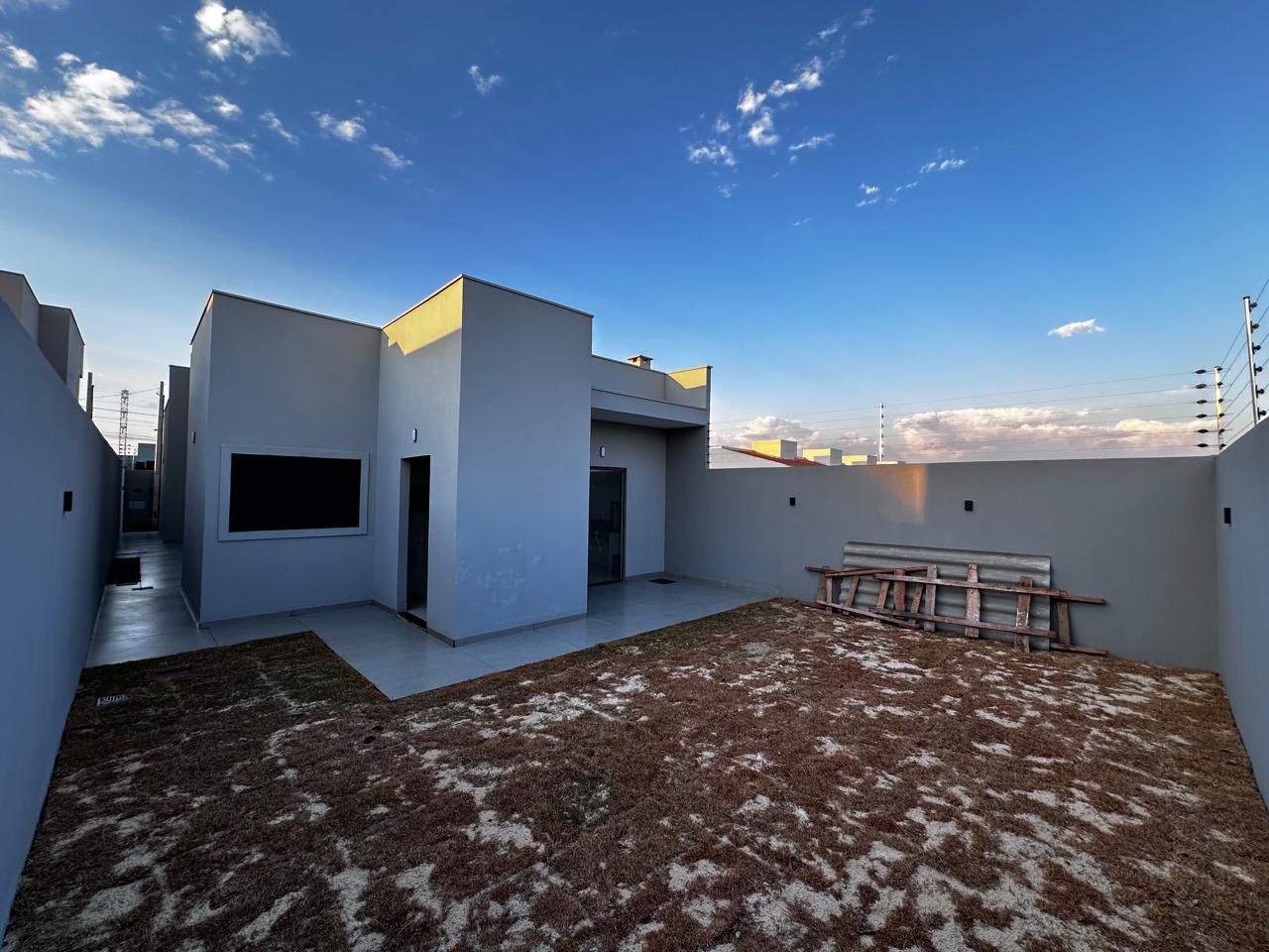 Casa à Venda com 3 Quartos – Residencial Monte Carlo | Dourados/MS — foto
