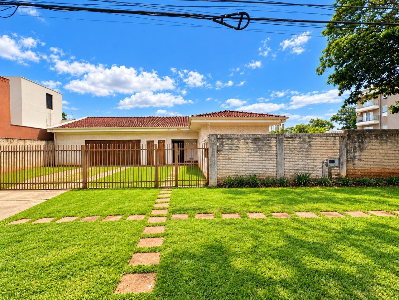 Casa de Alto Padrão à Venda – Região Central | Dourados/MS — foto