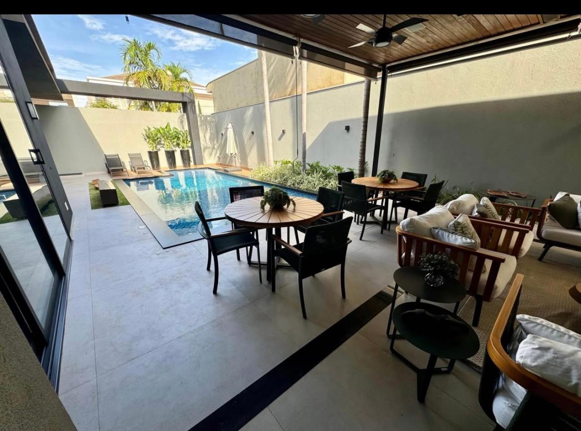 Sobrado de Alto Padrão à Venda com 4 Suítes – Ecoville | Dourados/MS — foto