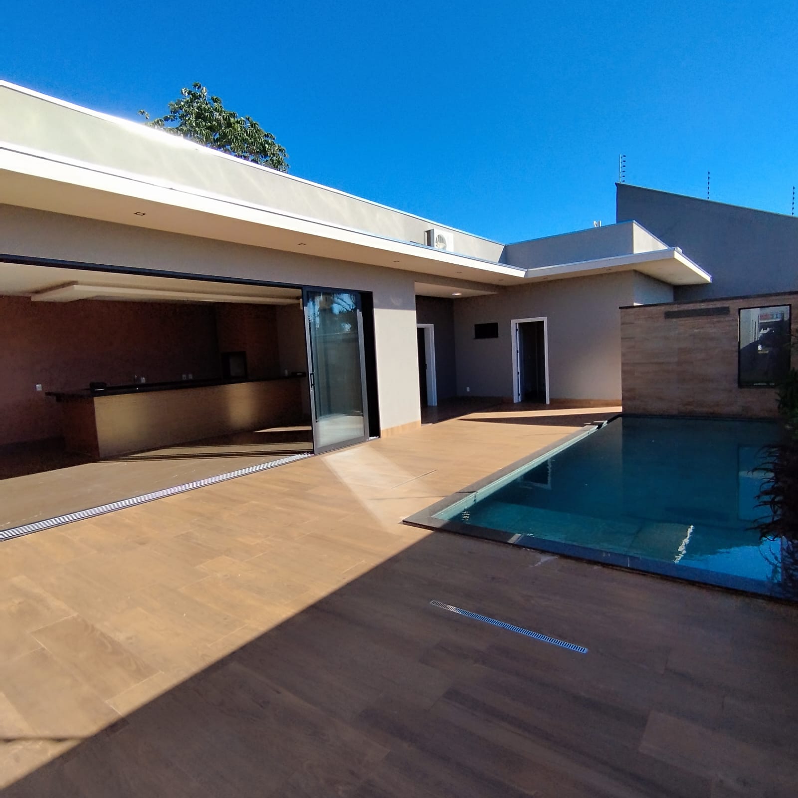 Casa de Alto Padrão à Venda com 4 Suítes – Jardim Girassol | Dourados/MS — foto
