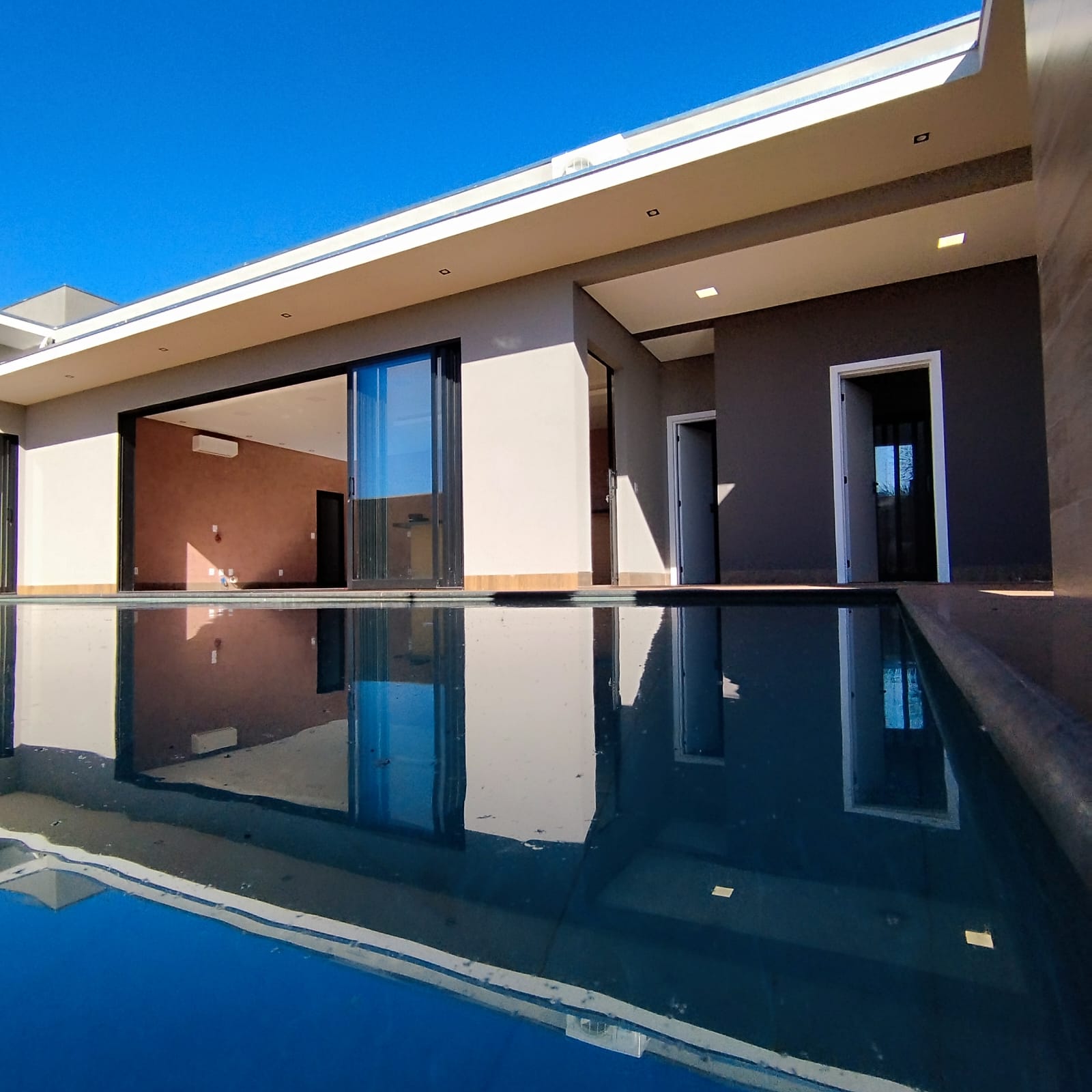 Casa de Alto Padrão à Venda com 4 Suítes – Jardim Girassol | Dourados/MS — foto