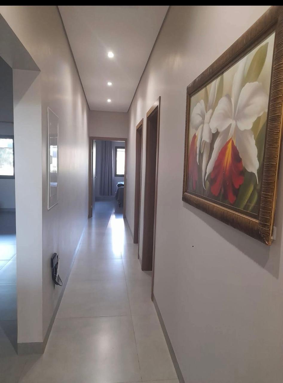 Casa de Alto Padrão à Venda com 4 Quartos – Santa Fé | Dourados/MS — foto