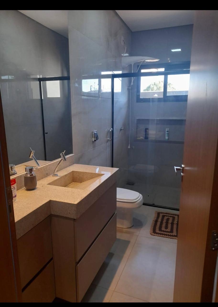 Casa de Alto Padrão à Venda com 4 Quartos – Santa Fé | Dourados/MS — foto