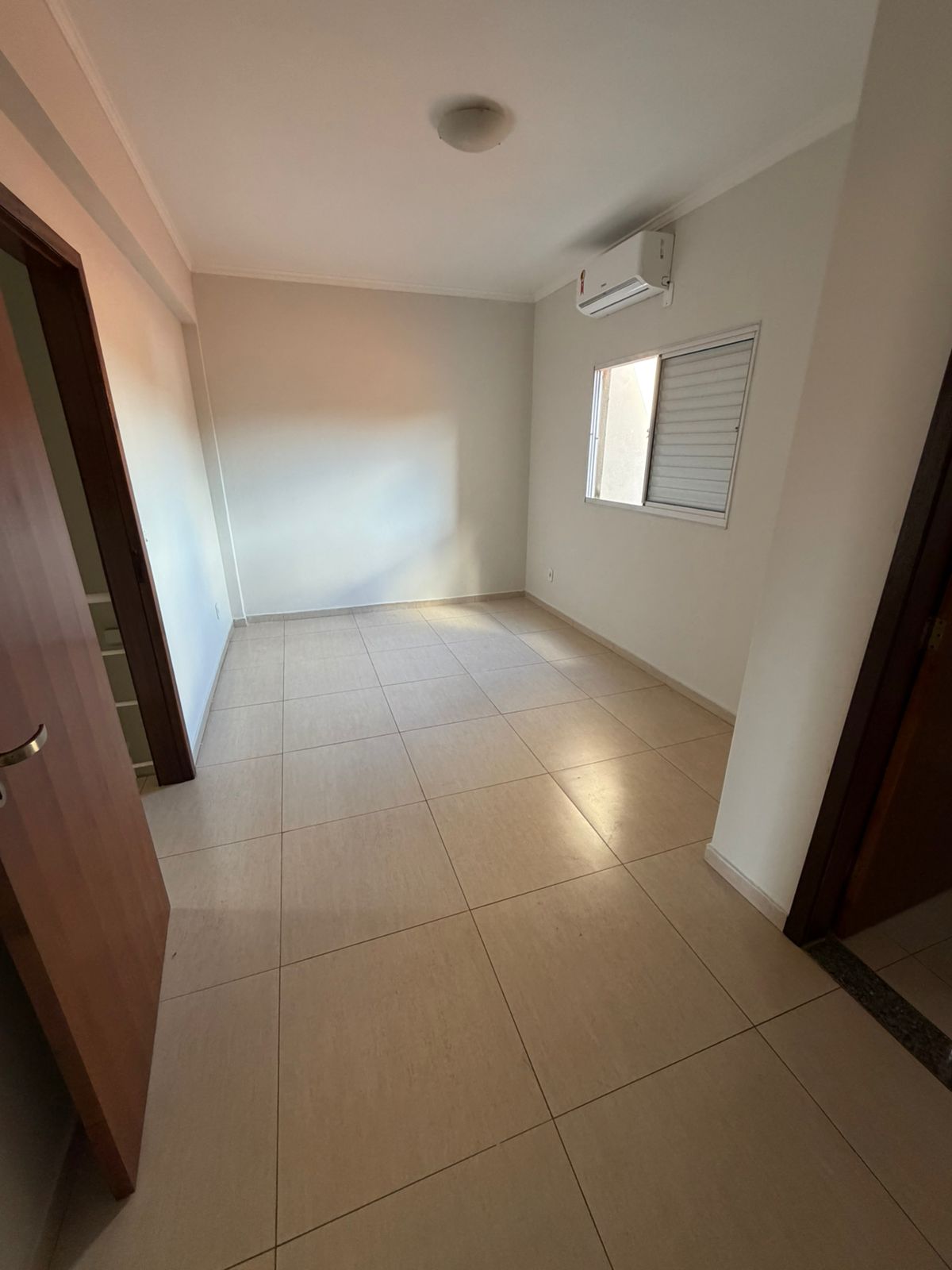 Sobrado para Locação com 3 Quartos – Dourados/MS — foto