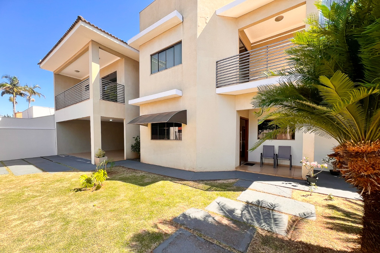 Sobrado de Alto Padrão à Venda com 4 Suítes – Jardim Girassol / Itaipu | Dourados/MS — foto