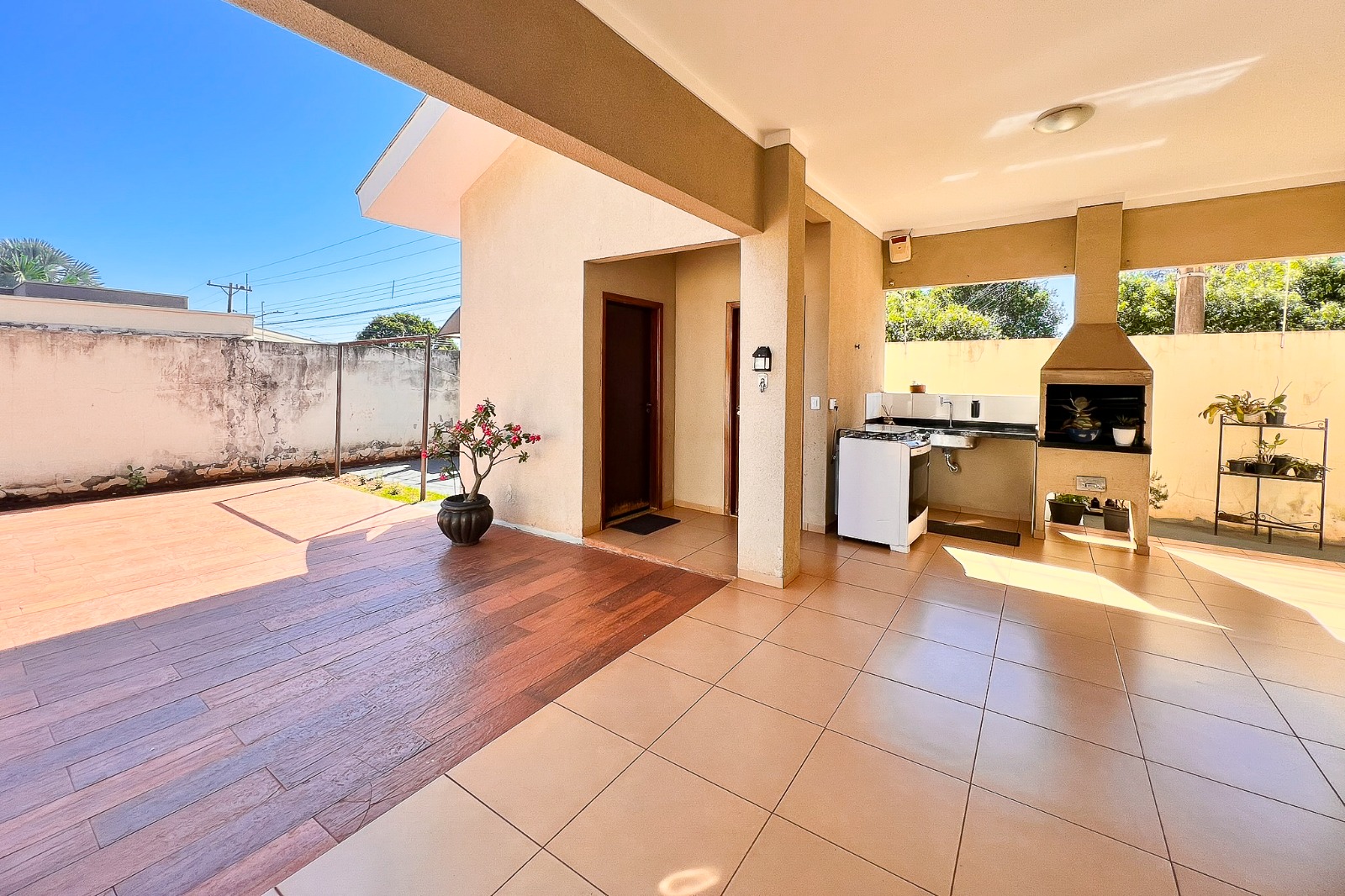 Sobrado de Alto Padrão à Venda com 4 Suítes – Jardim Girassol / Itaipu | Dourados/MS — foto
