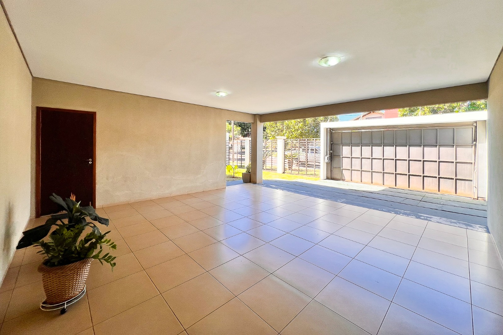 Sobrado de Alto Padrão à Venda com 4 Suítes – Jardim Girassol / Itaipu | Dourados/MS — foto
