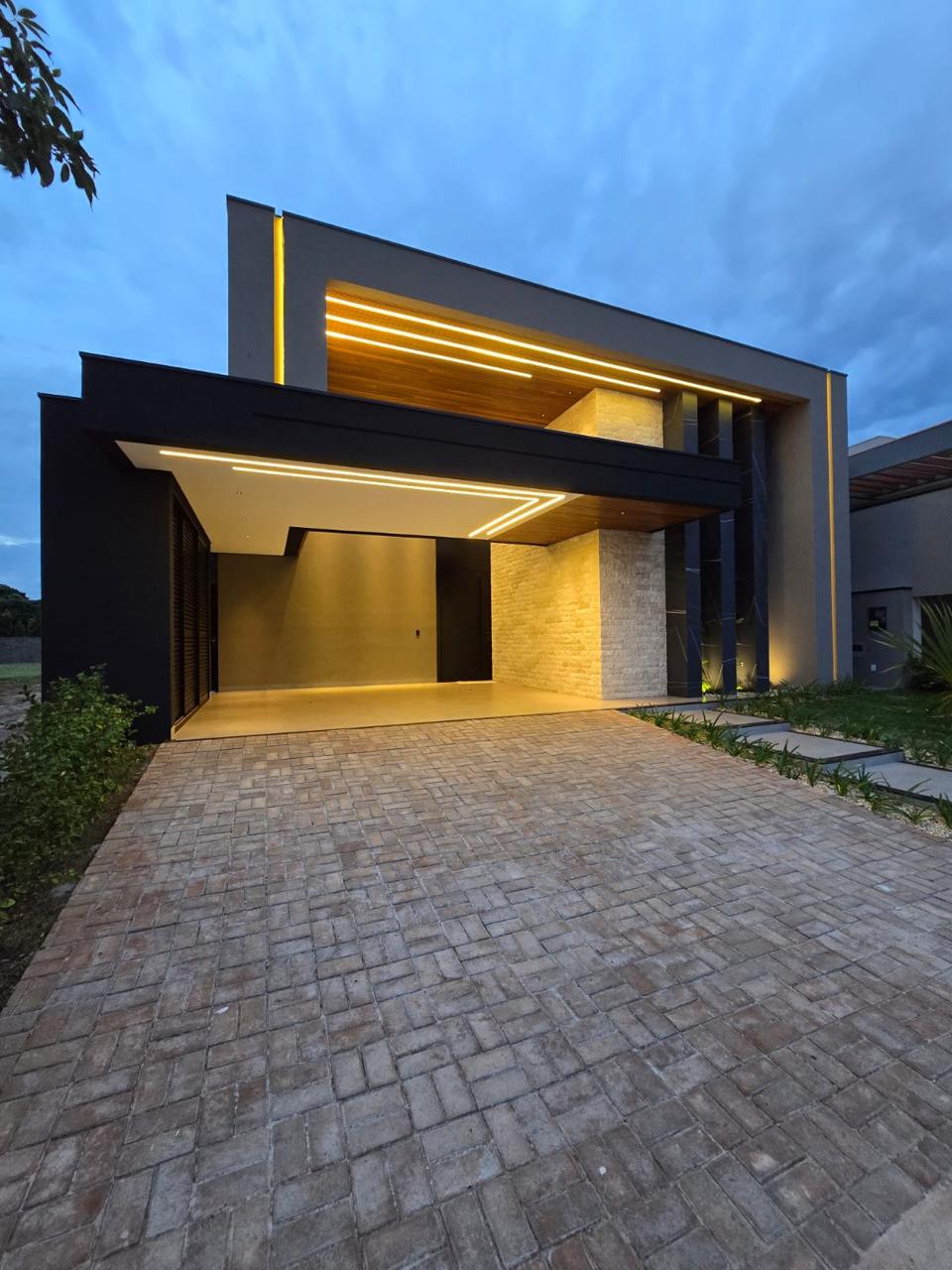 Casa de Alto Padrão à Venda com 3 Suítes – Condomínio Bourbon | Dourados/MS — foto