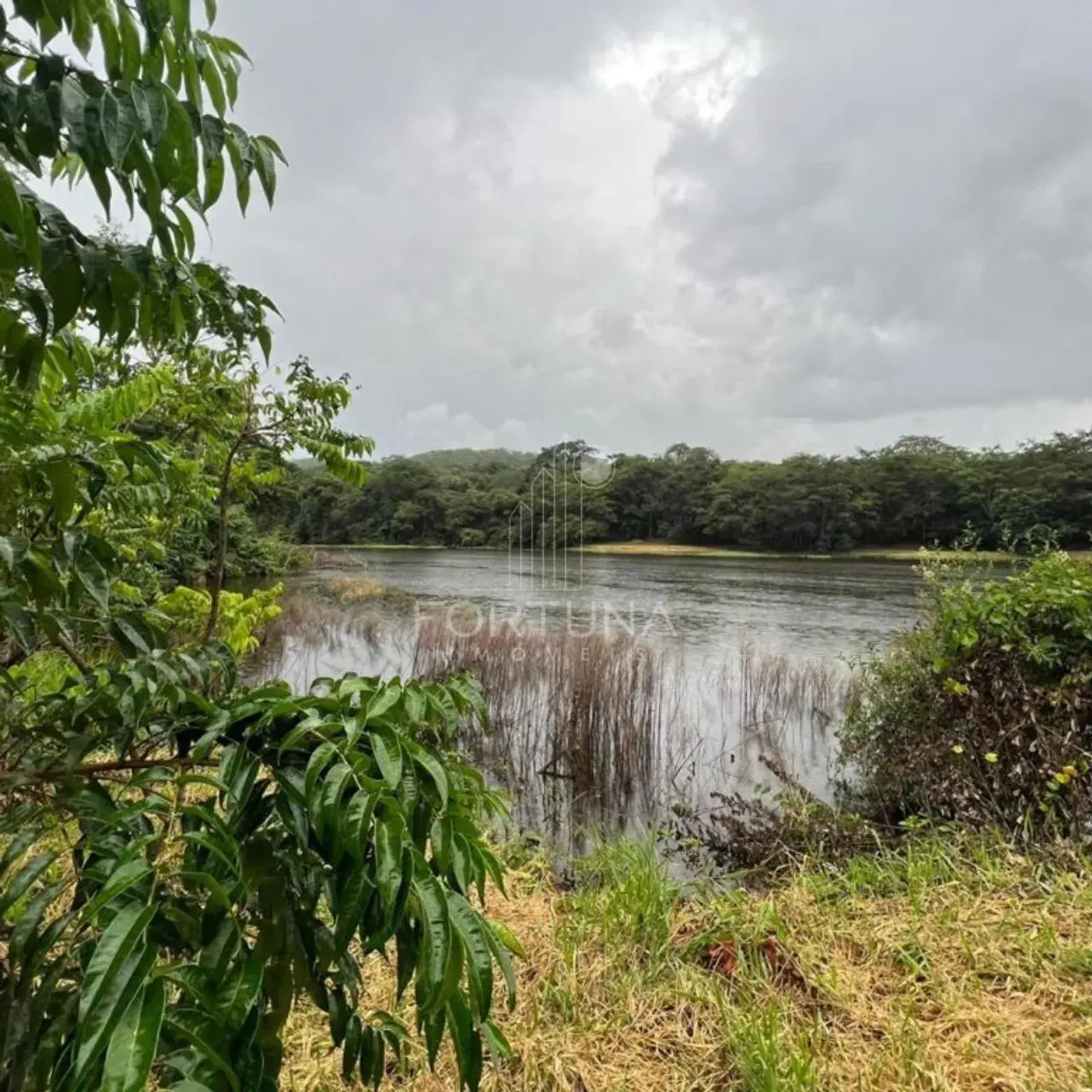 Terreno à Venda – Condomínio Águas da Serra | Hidrolândia/GO — foto
