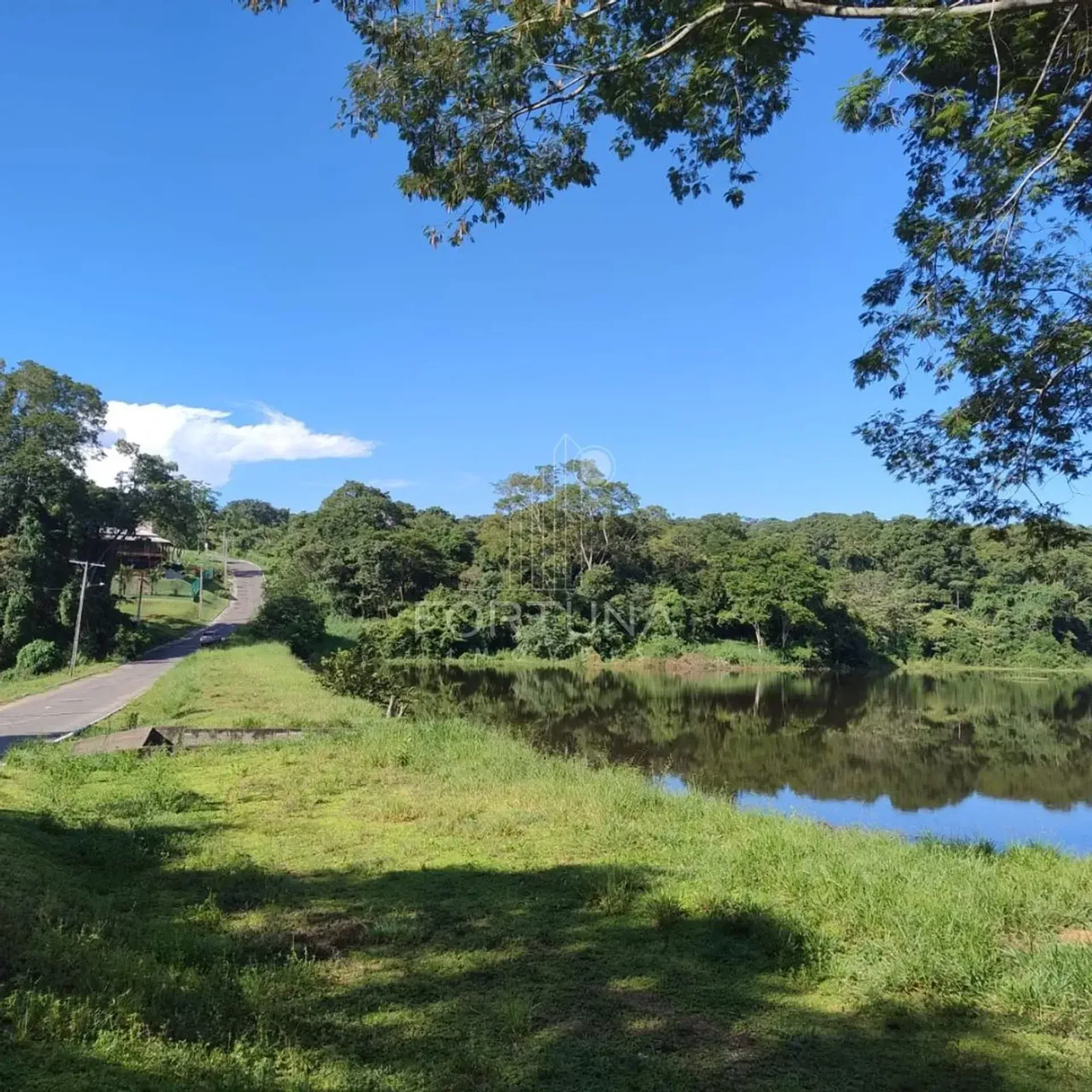 Terreno à Venda – Condomínio Águas da Serra | Hidrolândia/GO — foto