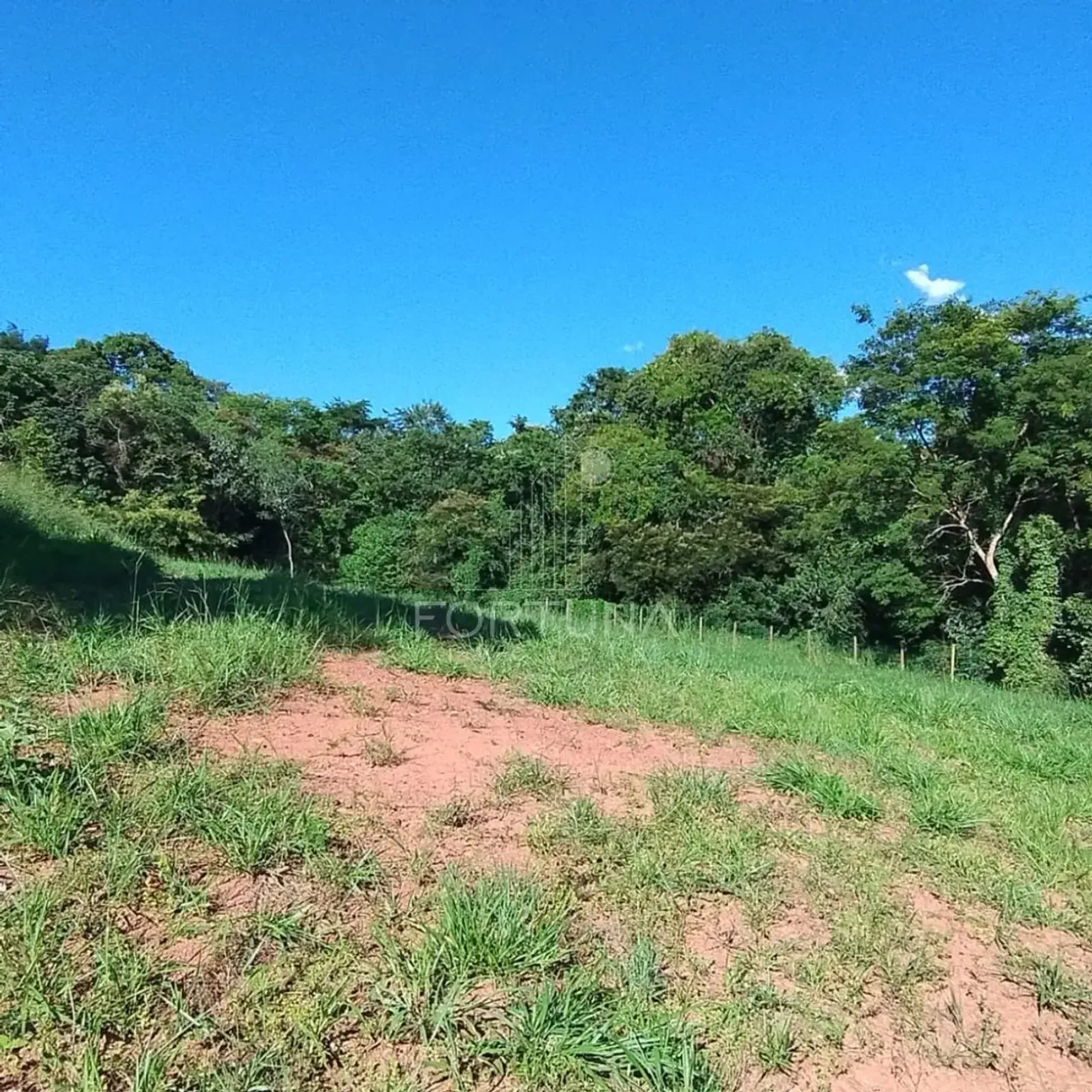 Terreno à Venda – Condomínio Águas da Serra | Hidrolândia/GO — foto